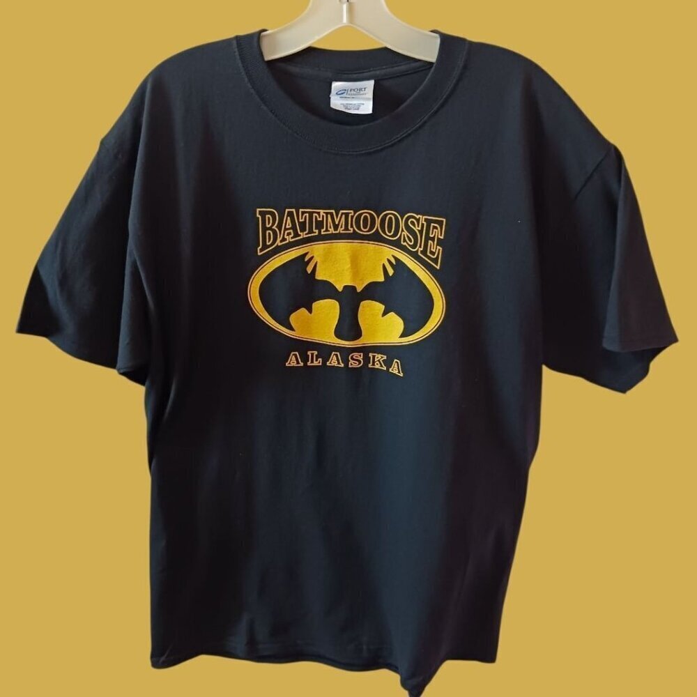 Port & Co Vtg Batmoose Alaska Graphic T-Shirt Design Blk/Yellow Large